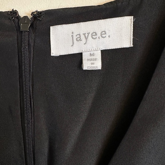 Leopard Ruffle V-Neck Shift Dress - Picture 3 of 3